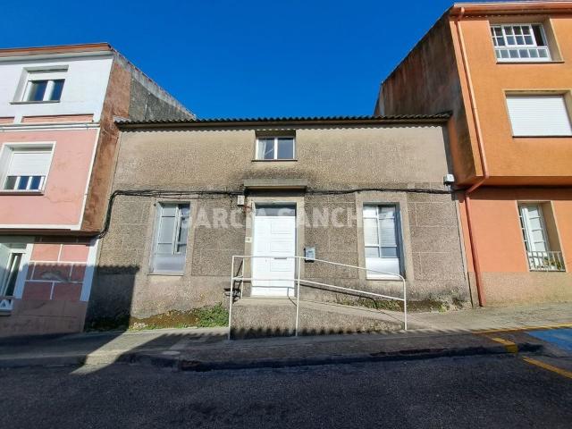 Casa adosada en Venta en Boiro