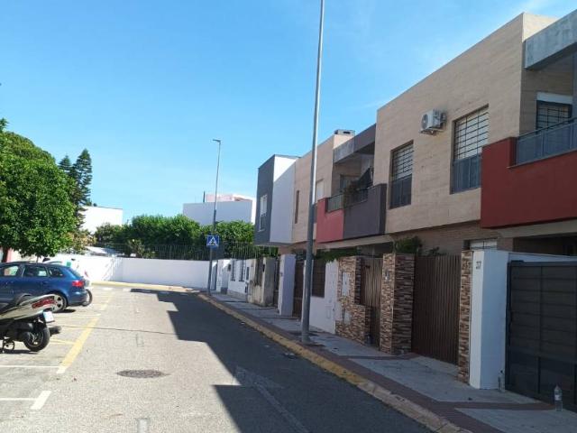 Casa adosada en Venta en Bollullos de la Mitación
