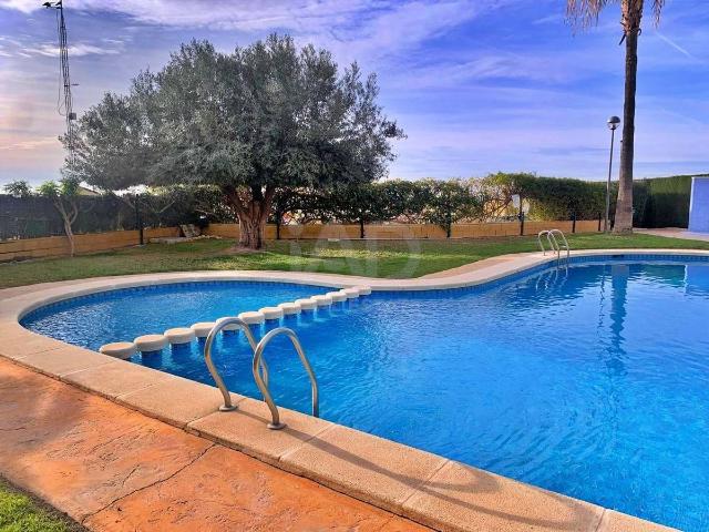 Casa adosada en Venta en Bonalba Cotoveta
