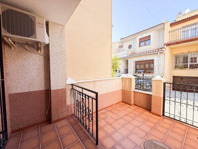 Casa adosada en Venta en Baza