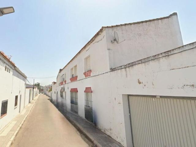 Casa adosada en venta en Badajoz, Carretera de Sevilla Los Montitos. Adosado a reformar en Badajoz. Casas adosadas.