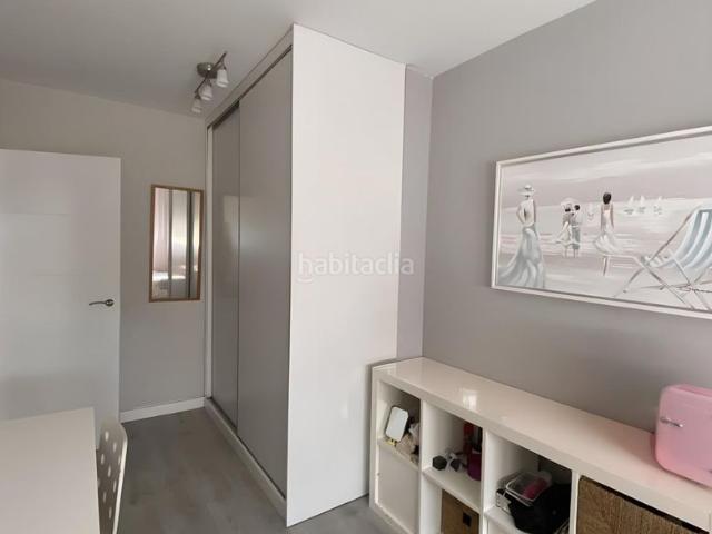 Casa adosada en venta en Badajoz, Carretera de Sevilla Los Montitos. ADOSADO DE DISEÑO REFORMADO EN LA PILARA CON DOS TERRAZAS Y JUNTO AL GOLF. Casas adosadas.