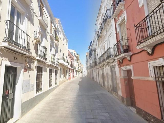 Casa adosada en venta en Badajoz, Casco Antiguo. ADOSADO EN VENTA EN BADAJOZ. Activo inmobiliario SIN POSESIÓN, NO VISITABLE. Casas adosadas.