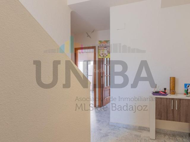 Casa adosada en venta en Badajoz, Ciudad Jardín. ADOSADO EN CIUDAD JARDÍN UNA ZONA QUE SIGUE MARCANDO TENDENCIA. Casas adosadas.