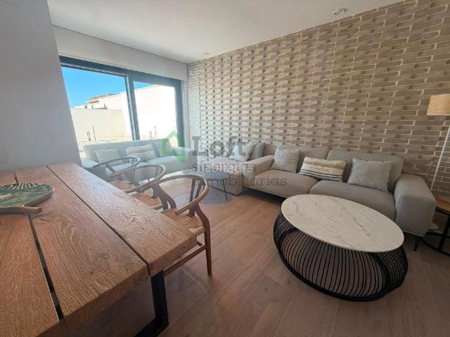 Casa adosada en venta en Badajoz, Las Vaguadas. VIVIENDA A ESTRENAR CON GARAJE Y PISCINA EN LAS VAGUADAS. Casas adosadas.