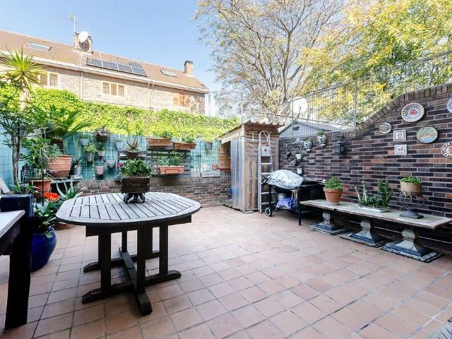 Casa adosada en venta en Badalona, de 244 m² 4 habitaciones por 709.900