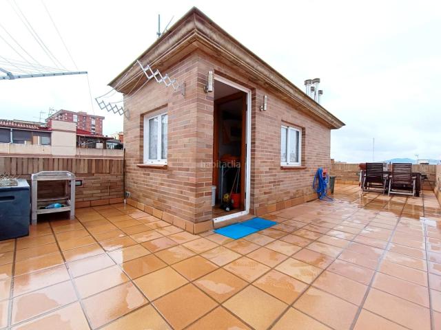 Casa adosada en venta en Badalona, Lloreda. Chalet adosado con grandes terrazas. Casas adosadas.