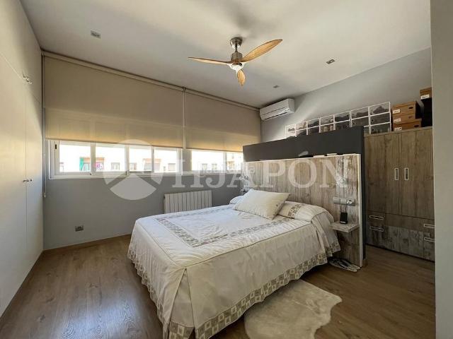 Casa adosada en venta en Badalona, Progrés Pep Ventura. Magnífica propiedad de diseño junto a servicios y a 300 metros de la playa. Casas adosadas.