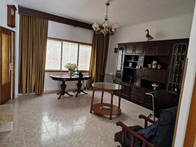 Casa adosada en Venta en Baena