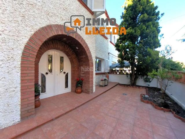 Casa adosada en venta en Balaguer. Exclusividad, confort y amplitud en una de las zonas más cotizadas de Balaguer. Casas adosadas.