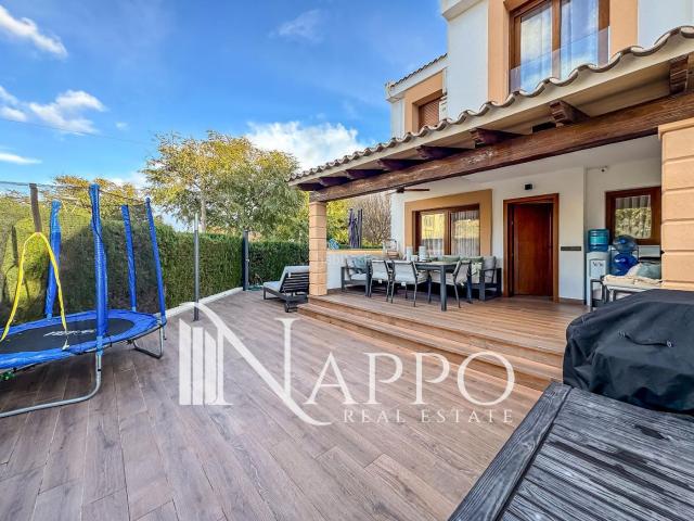 Casa adosada en venta en Baleares Calvià, Son Ferrer. Amplio chalet adosado con piscina y garaje en Son Ferrer Calvià. Casas adosadas.