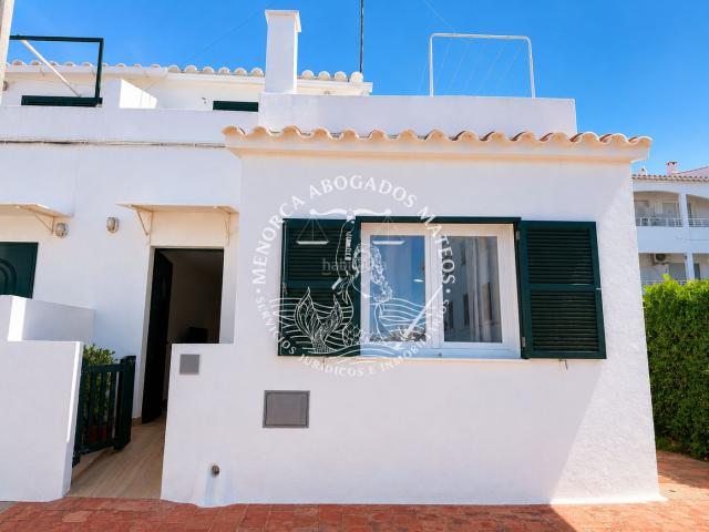 Casa adosada en venta en Baleares Ciutadella de Menorca, Cala en Blanes. EN EXCLUSIVA Chalet reformado con piscina comunitaria en Cala en Blanes. Casas adosadas Ciutadella de.