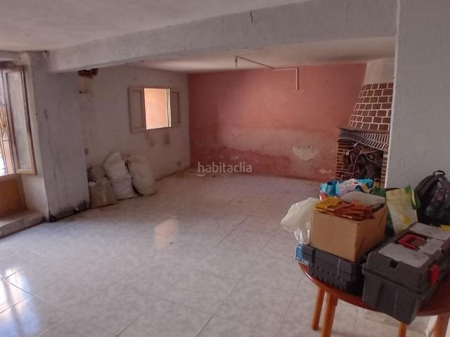 Casa adosada en venta en Baleares Binissalem. Casa de pueblo para reformar. Casas adosadas.