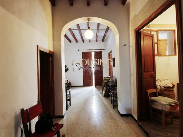 Casa adosada en venta en Baleares Llucmajor, Llucmajor Interior. AMPLIA Y CÉNTRICA CASA CON PATIO EN LLUCMAJOR. Casas adosadas.