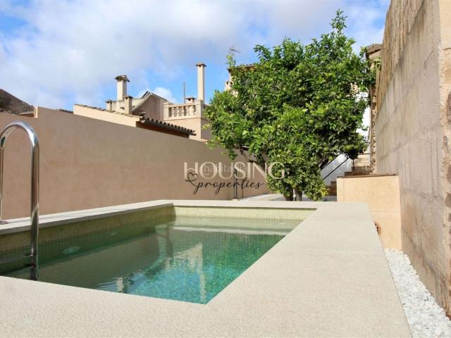 Casa adosada en venta en Baleares Llucmajor, Llucmajor Interior. CON REFORMA Y PARKING, A ESTRENAR, EN EL PUEBLO DE LLUCMAJOR. Casas adosadas.