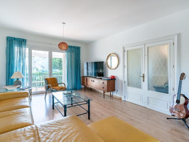 Casa adosada en venta en Baleares Llucmajor, Son Verí. Amplia Casa de Tres Plantas con Muchos Espacios Exteriores y Piscina Privada en Son Veri Vells. Casas adosadas.