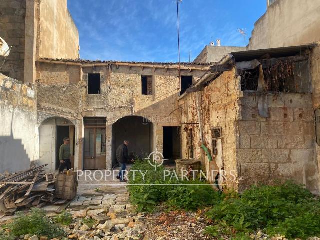 Casa adosada en venta en Baleares Manacor, Manacor Centre. Oportunidad Única Casa Pareada con 2 Proyectos en Manacor. Casas adosadas.