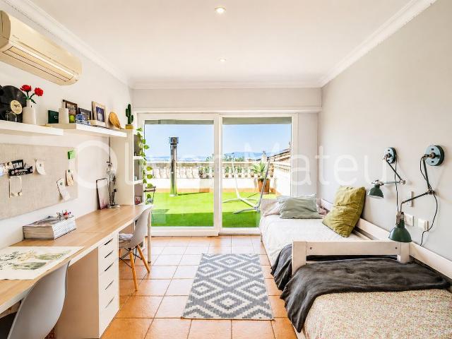 Casa adosada en venta en Baleares Marratxí, Pòrtol. GRAN CHALET PAREADO EN PORTOL CON JARDIN, GARAGE Y PISCINA. Casas adosadas.