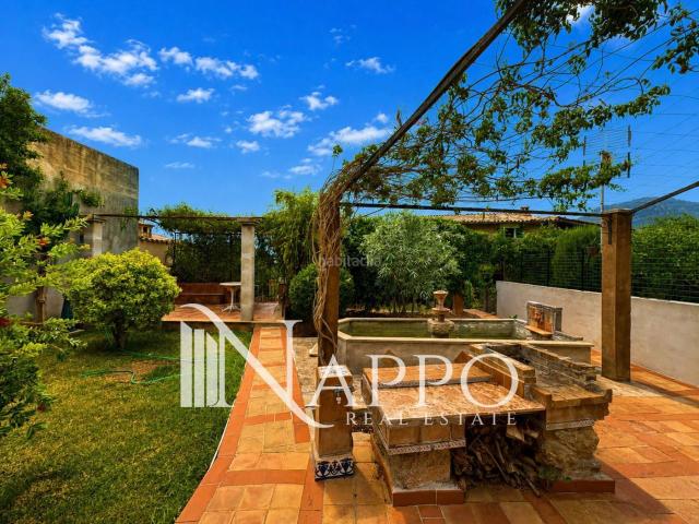 Casa adosada en venta en Baleares Sóller. Casa tradicional con jardín en el corazón de Sóller. Casas adosadas.