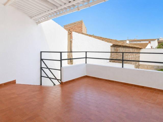Casa adosada en venta en Baleares Sa Pobla. Casa de pueblo con terraza y garaje. Casas adosadas Sa.