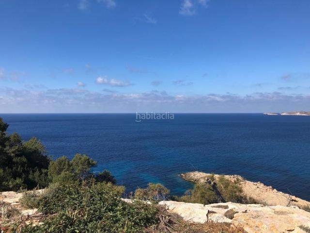 Casa adosada en venta en Baleares Sant Josep de sa Talaia, Cala Vedella Cala Tarida. Preciosa casa adosada en acantilado frente al mar Entre Cala Tarida y Cala Molí Ibiza. Casas adosadas Sant Josep.