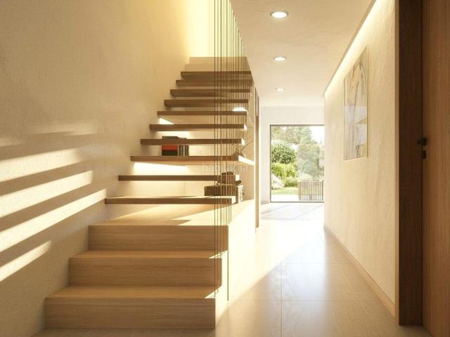Casa adosada en venta en Baleares Santa Margalida, Santa Margalida Poble. Promoción de obra nueva exclusivas casas triplex con jardín y piscina Este exclusivo proyecto de obra nueva consta de cuatro.