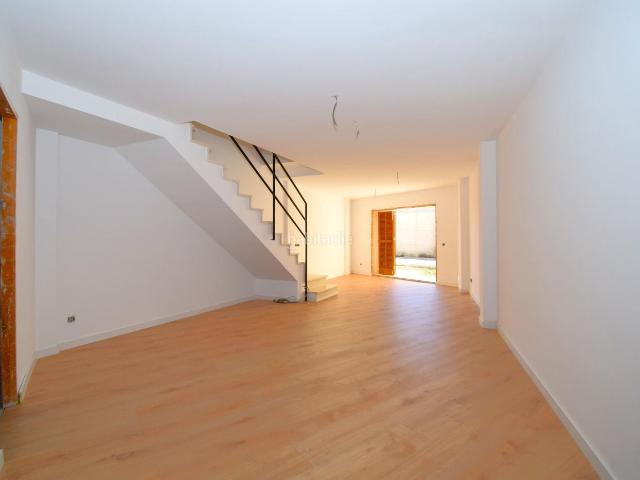 Casa adosada en venta en Baleares Selva. Adosado de obra nueva con plaza de parking en Caimari. Casas adosadas.