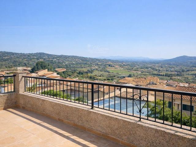 Casa en venta en Baleares Selva. Encantadora casa pareada con terraza y vistas panorámicas en Selva. Casas.
