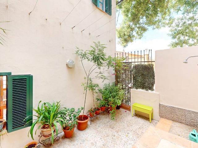 Casa adosada en venta en Baleares Pollença, Pollença Poble. Casa esquinera en Pollença con garaje y terrazas. Casas adosadas.
