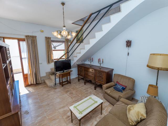 Casa adosada en venta en Baleares Palma de Mallorca, Gènova. Auténtica casa de pueblo con garaje, patio y solárium con vistas al mar en Génova. Casas adosadas Palma de.