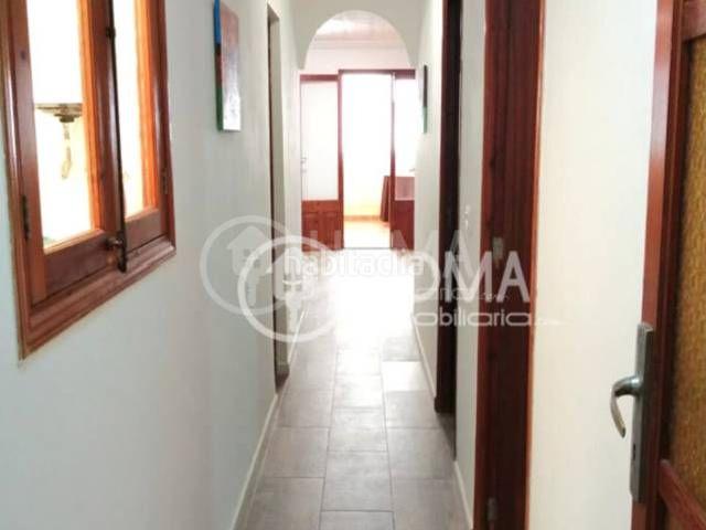 Casa adosada en venta en Baleares Palma de Mallorca, S´Arenal. GRAN OPORTUNIDAD DE INVERSIÓN Casa adosada con dos apartamentos alquilados. Casas adosadas Palma de.