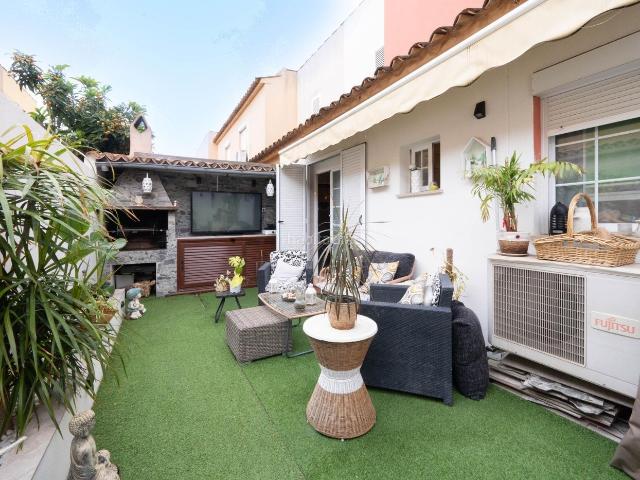 Casa adosada en venta en Baleares Palma de Mallorca, Son Cladera. Excepcional chalet adosado práctico y moderno. Casas adosadas Palma de.