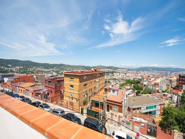 Casa adosada en venta en calle Del Doctor Bové, Barcelona, de 154 m² 5 habitaciones por 465.000