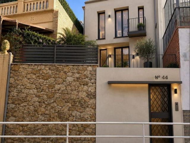 Casa adosada en venta en Barcelona, de 100 m² 4 habitaciones por 770.000