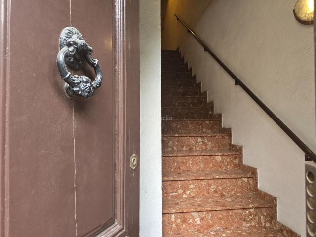 Casa adosada en venta en Barcelona, Raval. Casa inglesa en el centro de Sabadell. Casas adosadas.