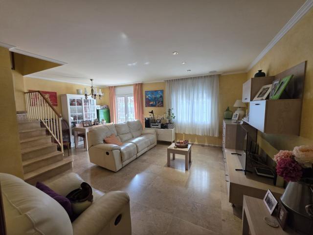 Casa adosada en venta en Barcelona, Vallcarca Penitents. Exclusiva Casa con vistas al mar, Jardín Privado y Piscina. Casas adosadas.