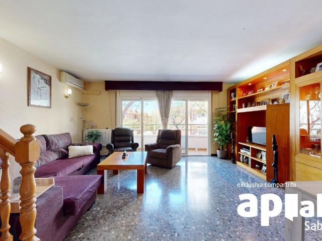 Casa adosada en venta en Barberà del Vallès, Centre Eixample Can Llobet. Casas adosadas Barberà del.