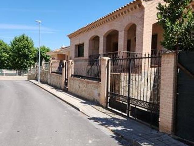 Casa adosada en Venta en Bargas