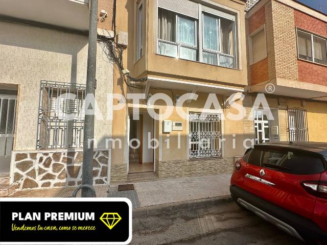 Casa adosada en Venta en Barrio de la Concepción