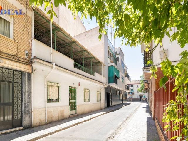 Casa adosada en Venta en Barrio de Zaidín