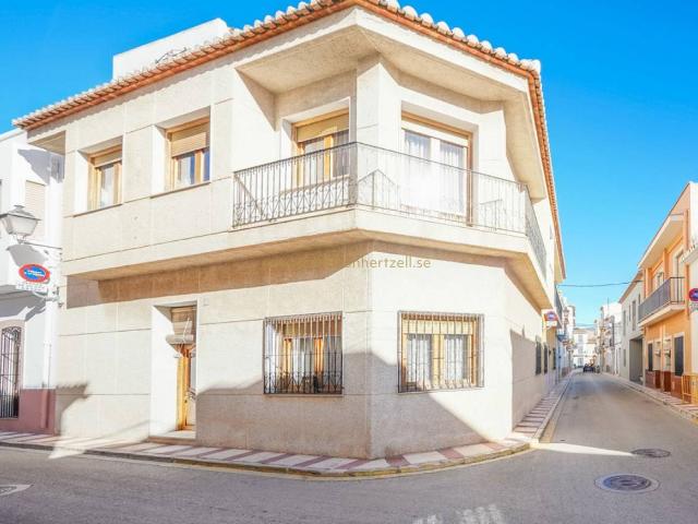 Casa adosada en Venta en Barrio del Centro