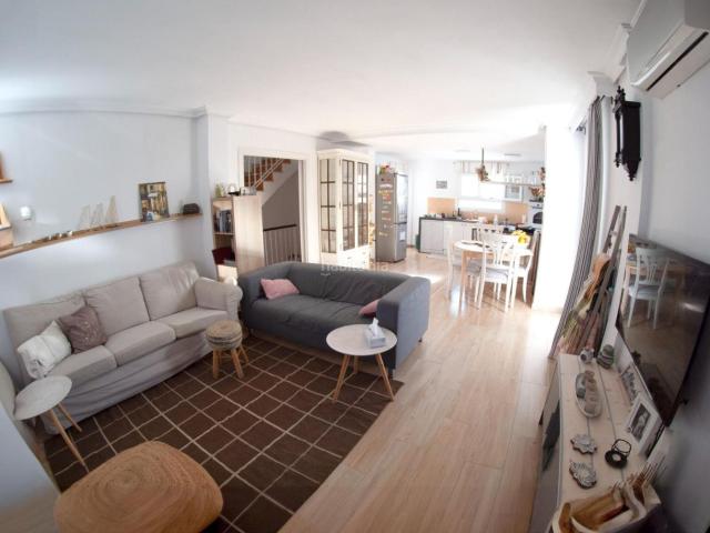 Casa adosada en venta en Barrios Los. Adosado en los Barrios de 4 dormitorios. Casas adosadas Barrios.