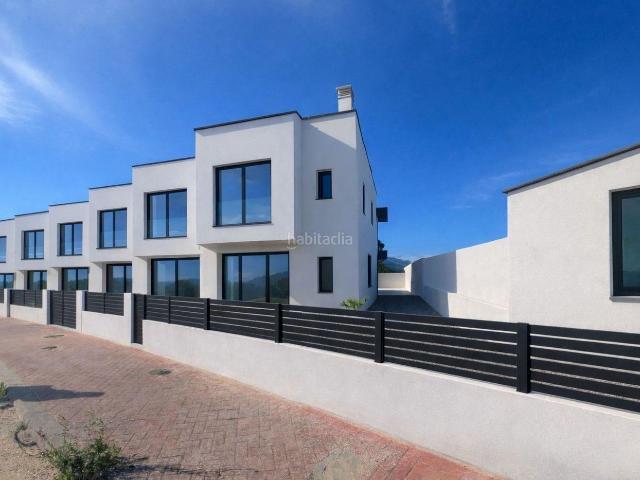Casa adosada en venta en Barrios Los. LOS ALTOS DE LA MONTERA Exclusividad, diseño y calidad de vida en una promoción única de Los Barrios. Casas adosadas Barrios.