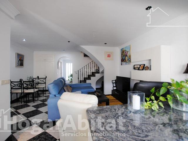 Casa adosada en venta en Barx. ADOSADO SEMINUEVO CON TERRAZA Y GARAJE. Casas adosadas.