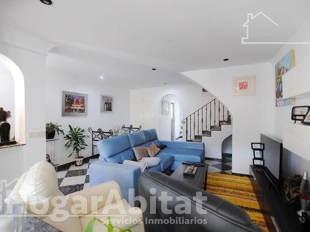 Casa adosada en venta en Barx. ADOSADO SEMINUEVO CON TERRAZA Y GARAJE. Casas adosadas.