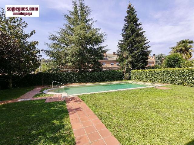 Casa adosada en venta en Begues, de 125 m² 4 habitaciones por 545.000