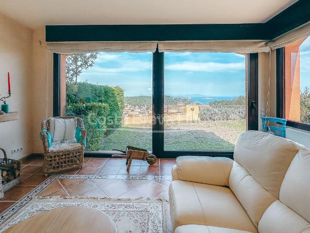 Casa adosada en venta en Begur, Begur Costa Brava. Casa adosada en venta en Begur con jardín privado, spa, vistas al mar y ubicación privilegiada. Casas adosadas.