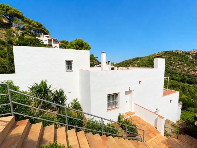Casa adosada en venta en Begur, Fornells Aiguablava Costa Brava. Venta casa adosada con vistas al mar en Begur, Aiguablava. Casas adosadas.