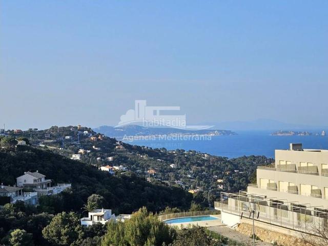 Casa adosada en venta en Begur, Sa Riera Sa Fontansa Costa Brava. Vistas panorámicas al mar y montaña Tranquilidad y cerca del centro en Begur. Casas adosadas.