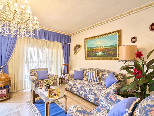 Casa adosada en venta en Béjar. Gran edificio en el centro de Béjar. Oportunidad de inversión. Casas adosadas.